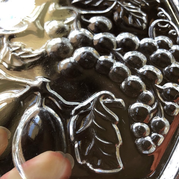 💥3/$15-Vintage Glass Embossed Serving Plate - Picture 6 of 7